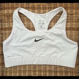 🆕 NIKE sport top